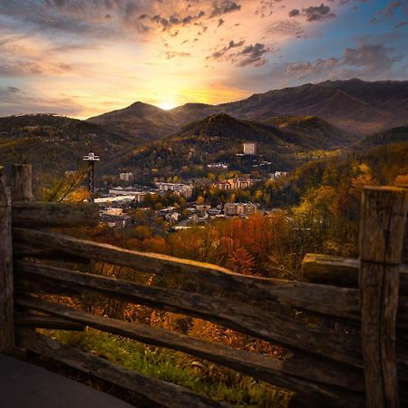 Majestic View Lodge, Amazing Views, Hot Tub, 1089 Free Tickets Each Paid Day, Dollywood And More Gatlinburg Eksteriør bilde