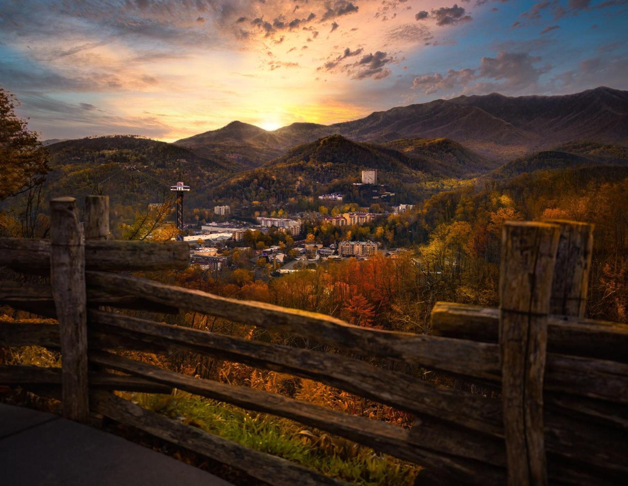 Majestic View Lodge, Amazing Views, Hot Tub, 1089 Free Tickets Each Paid Day, Dollywood And More Gatlinburg Eksteriør bilde