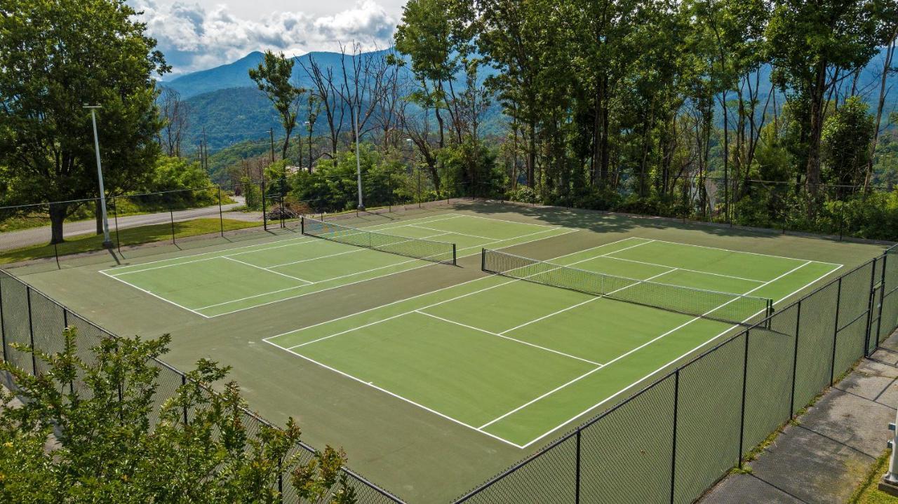 Majestic View Lodge, Amazing Views, Hot Tub, 1089 Free Tickets Each Paid Day, Dollywood And More Gatlinburg Eksteriør bilde